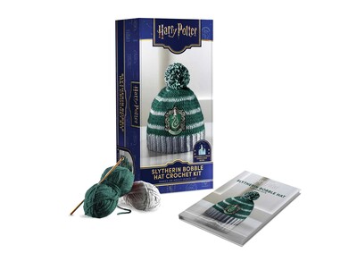 Harry Potter: Slytherin Pom-Pom Beanie Crochet Kit Harry Potter: Slytherin Pom-Pom Beanie Crochet Kit