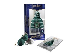 Harry Potter: Slytherin Pom-Pom Beanie Crochet Kit Harry Potter: Slytherin Pom-Pom Beanie Crochet Kit