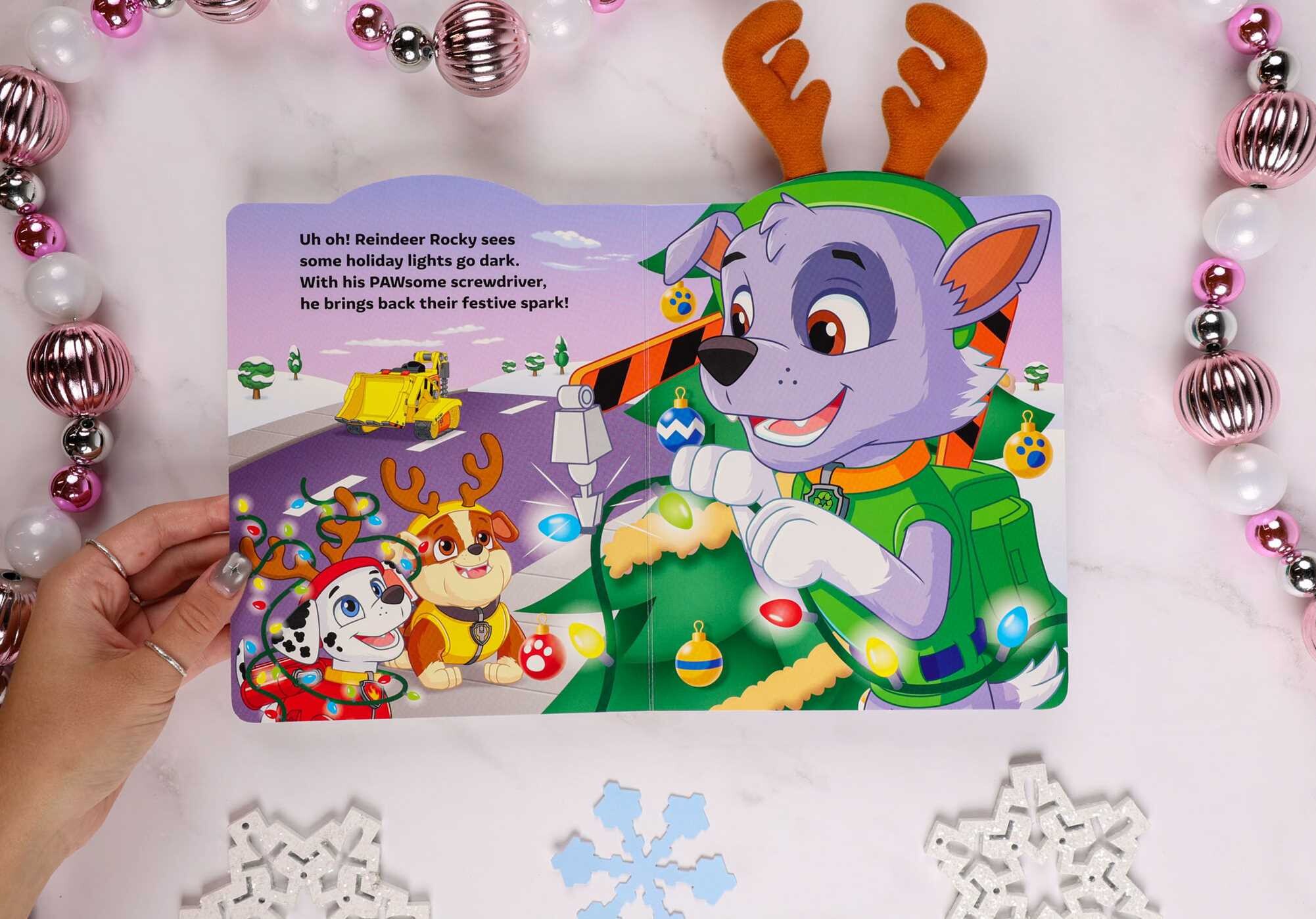 PAW Patrol: Team Christmas - Christmas Board Book for PAW Patrol Fans - For Toddlers and Children, Ages 3-5 (Officially Licensed)