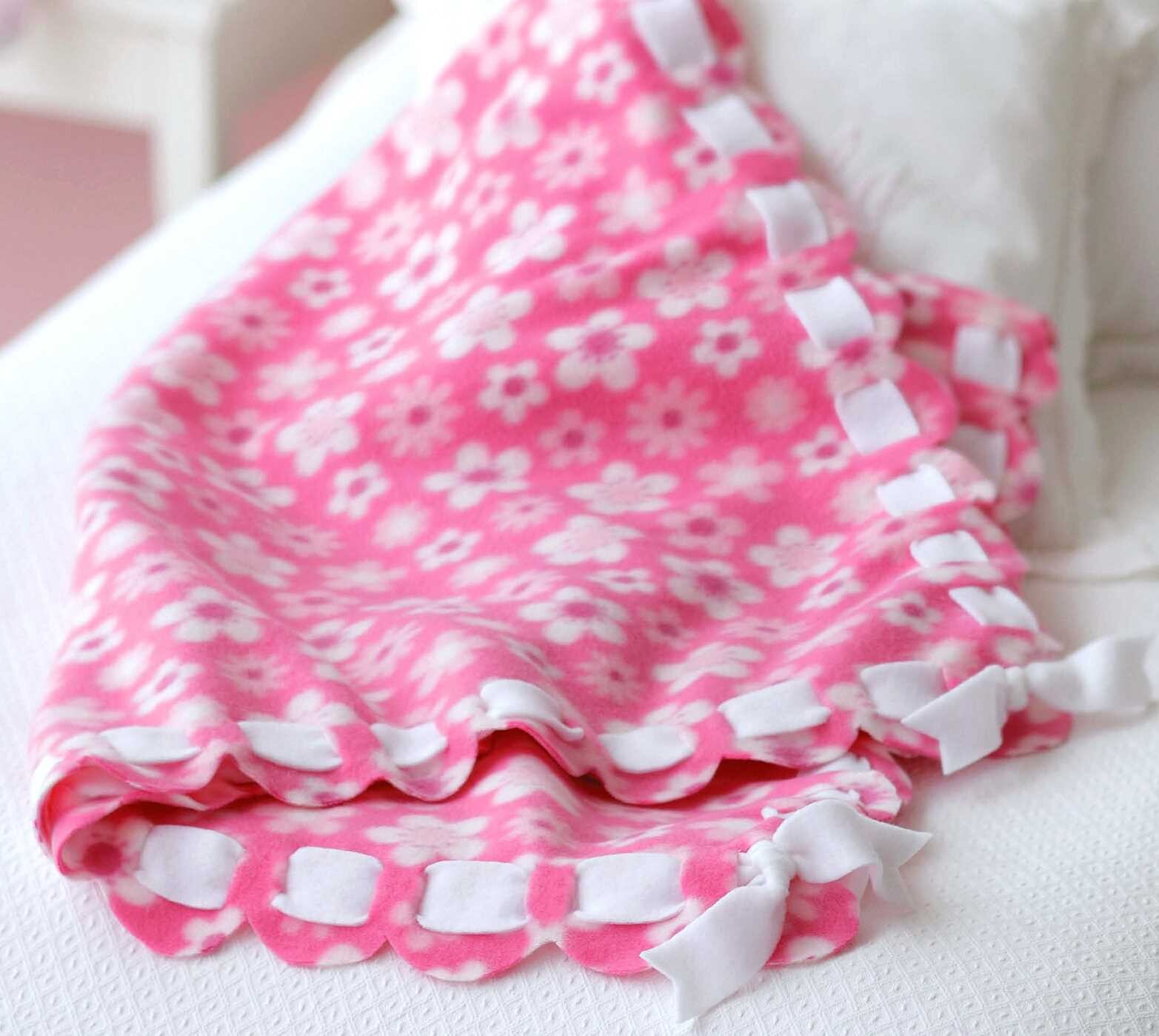 No-Sew Fleece Throws & Pillows
