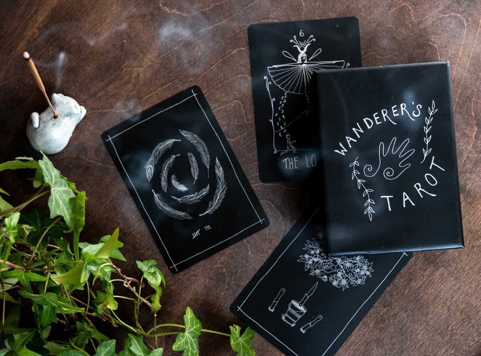 Wanderer's Tarot (78-Card Deck with Fold-Out Guide)
