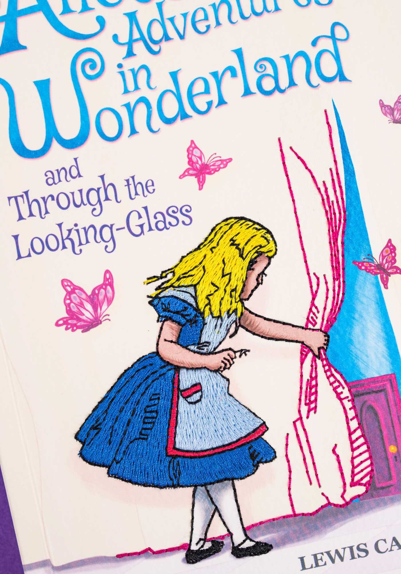 Alice's Adventures in Wonderland and Through the Looking-Glass (Keepsake Edition)