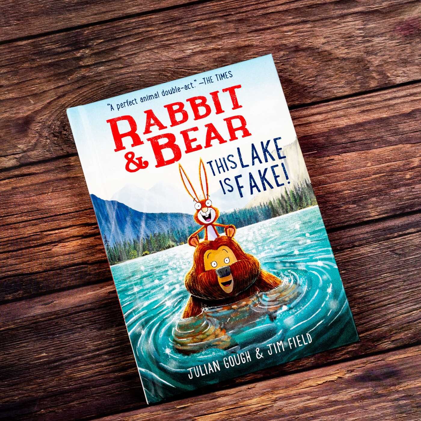 Rabbit & Bear: This Lake Is Fake! (Illustrated Reading Book for Ages 6-8)