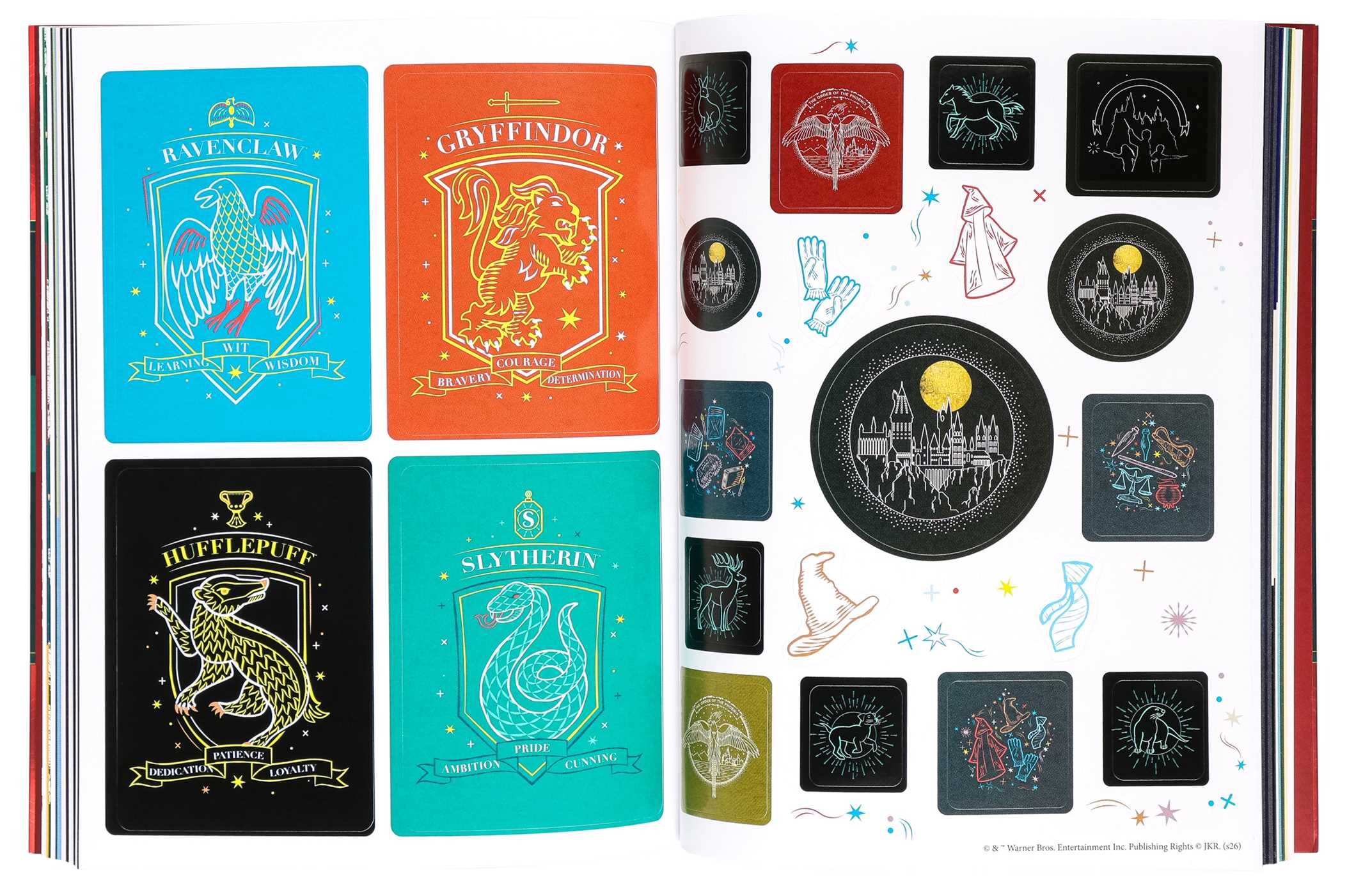 Harry Potter Christmas Stickers - Sticker Book for Teens and Adults, Christmas Sticker Book, Officially Licensed (Harry Potter)