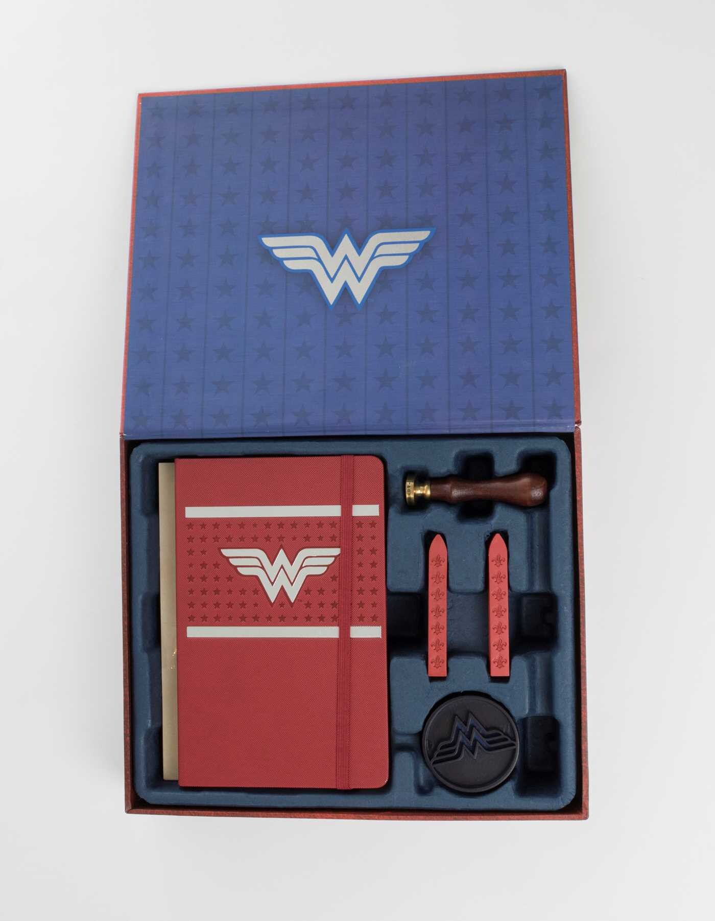 DC Comics: Wonder Woman Deluxe Stationery Set